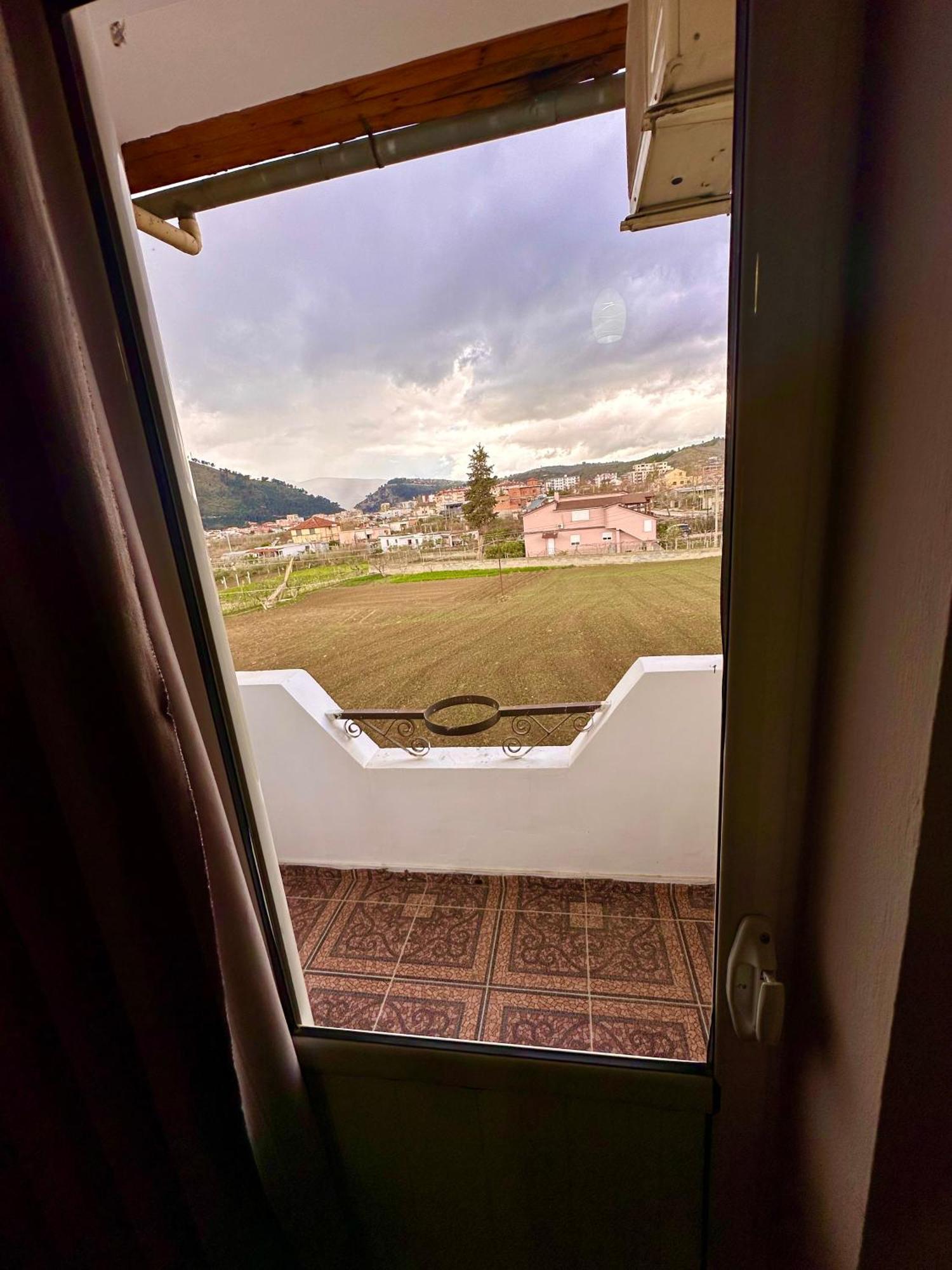 Hotel Belind ベラト エクステリア 写真
