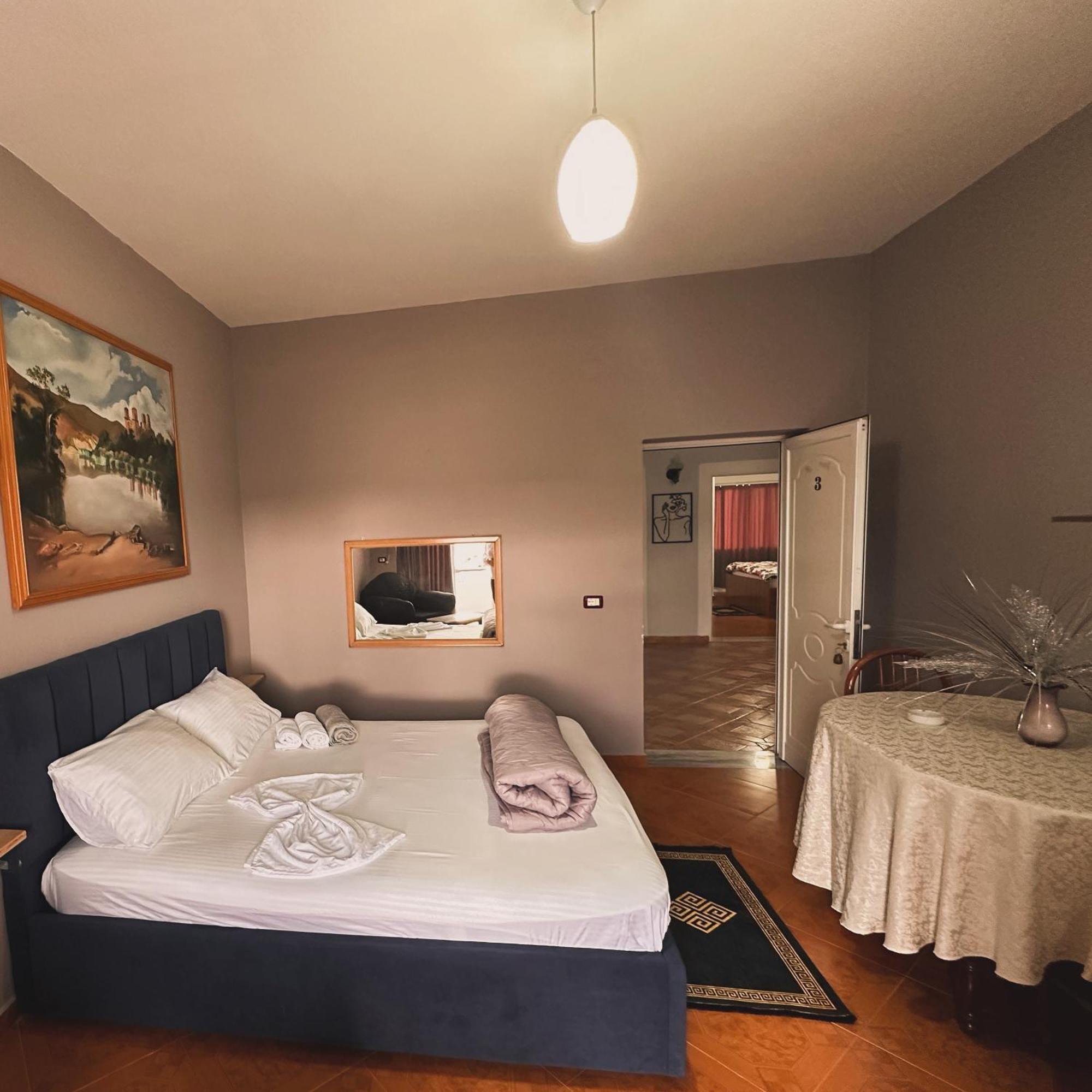Hotel Belind ベラト エクステリア 写真