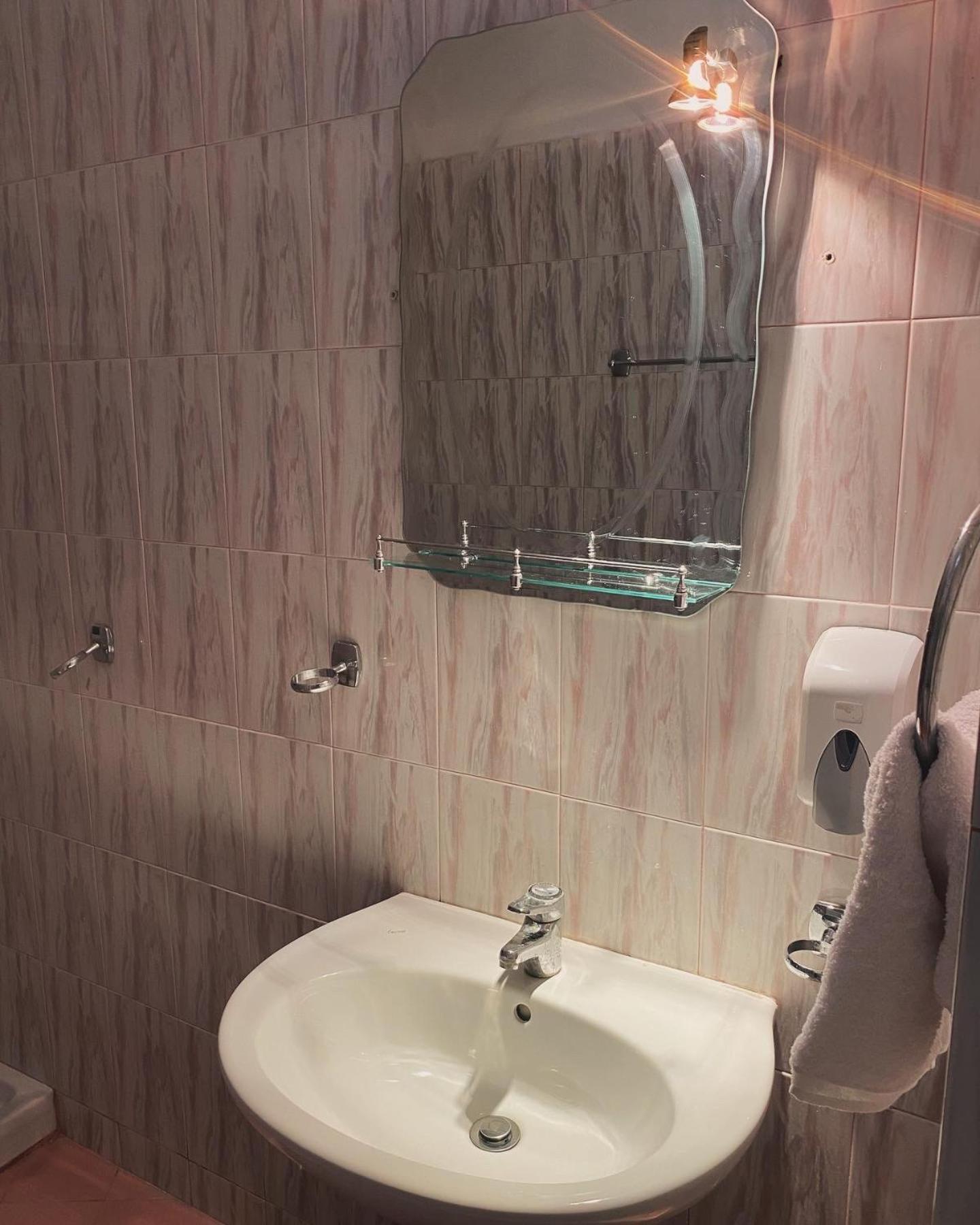 Hotel Belind ベラト エクステリア 写真