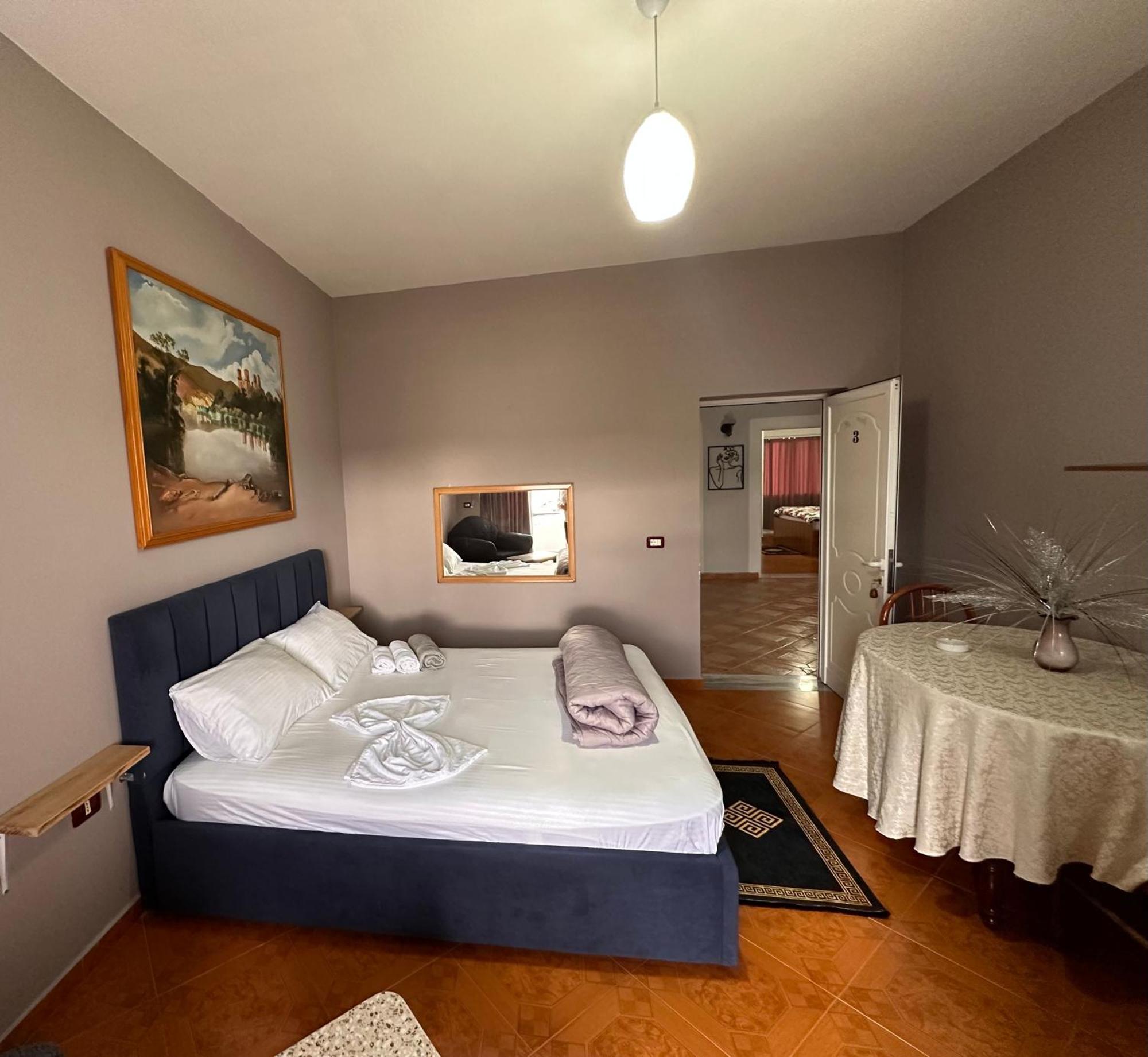 Hotel Belind ベラト エクステリア 写真